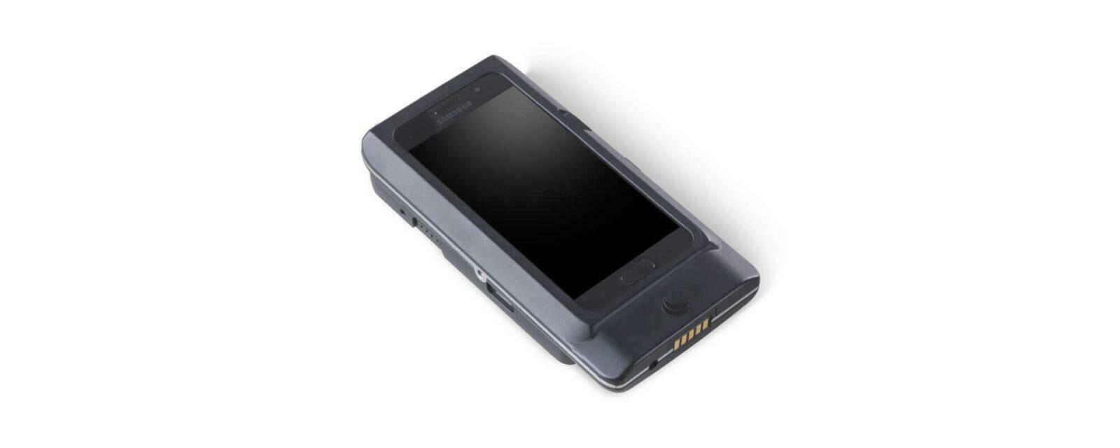 Mobile payment terminal connected to smartphone